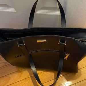 Kate Spade 	
PARLIAMENT SQUARE SMOOTH BRANTLEY